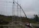Lyft av h�gsp�nninglina och isolatorkedja utanf�r nya st�llverket i Hj�lta. 32m meters upp till inf�stningen.